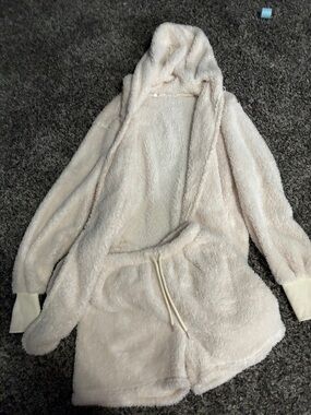 Plush Hooded Women’s Jacket and Shorts Set - Cream